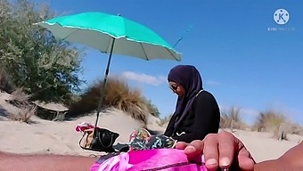 Paljastin Sukuelimeni Rannalla Olevalle Muslimille Ja Yllätin Hänet!