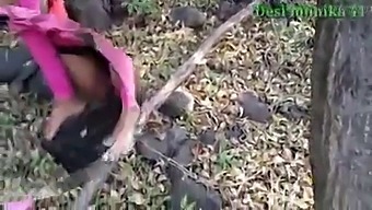 Desi Girlfriend Gets Fucked In The Jungle