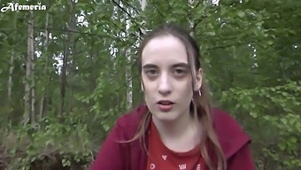 Amateur Girlfriend Gives A Blowjob In The Woods And Swallows Cum