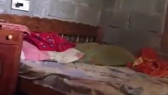 Desi Olgun Kadın Kocasının Kardeşiyle Yasak Vadeye Daldı