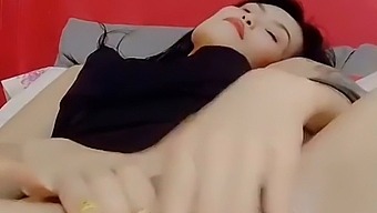 Thaitwentybabe'S Seductive Legs And Feet Will Leave You Begging For More