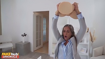 Lara Lees Svartsjuka Reaktion Leder Till En Falsk Fittcreampie Och Ursäkt Med Ansiktsslick