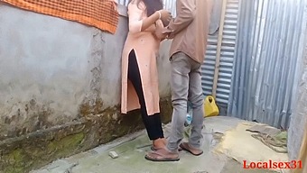 נשים כפריות עוסקות בפעילות מינית בחוץ בהפקה מצולמת של Localsex31.