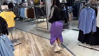 O Amatoare Columbiană Frumoasă Primește O Surpriză De Blowjob Adânc În Pov La Mall