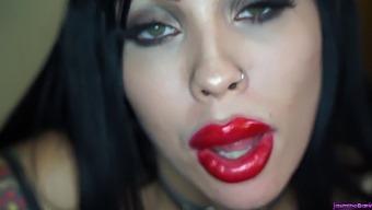 High-Definition Video Of Street Pick Up With A Brunette Prostitute Without A Condom.