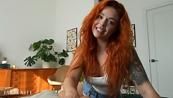 Prietena Roșcată Sinatra Monroe Vrea Să Facă O Casetă Sexuală Pentru Iubitul Ei Cuckold.